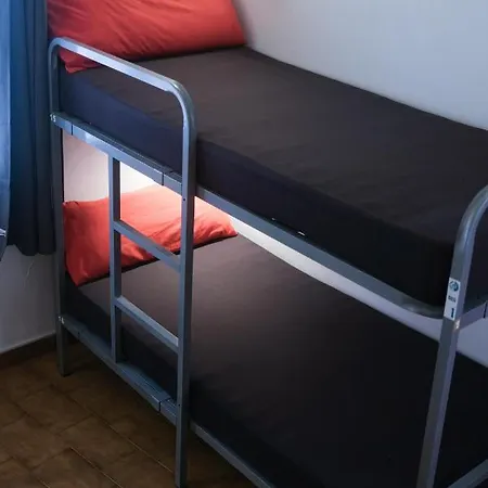 بيت شباب Mana Mana Youth توسا ذي مار