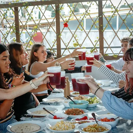 Mana Mana Youth Hostel Tossa de Mar