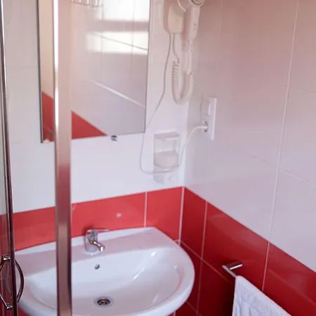 Mana Mana Youth Hostel Tossa de Mar