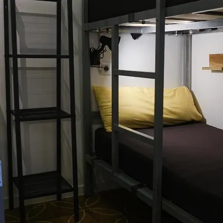 Mana Mana Youth توسا ذي مار