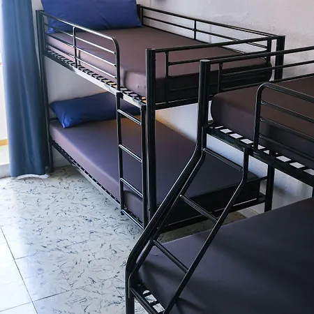 Mana Mana Youth Hostel