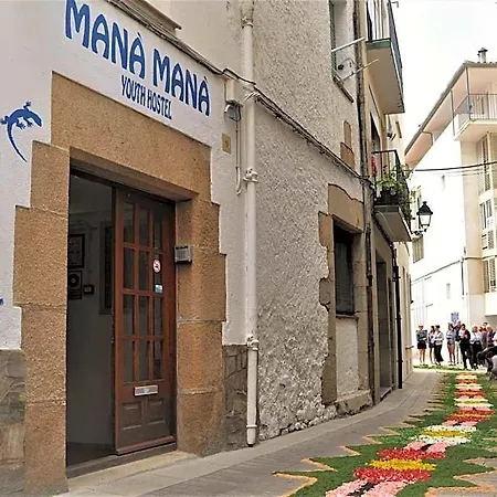 Mana Mana Youth Hostel *