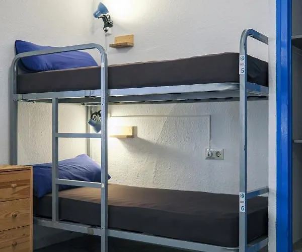 Mana Mana Youth Hostel