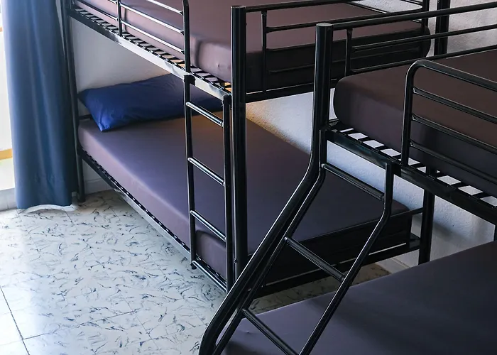 Mana Mana Youth Hostel