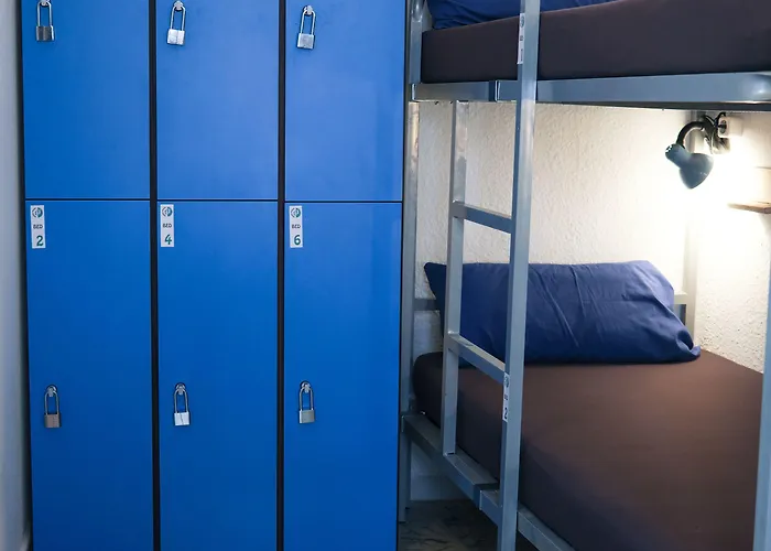 Mana Mana Youth Hostel